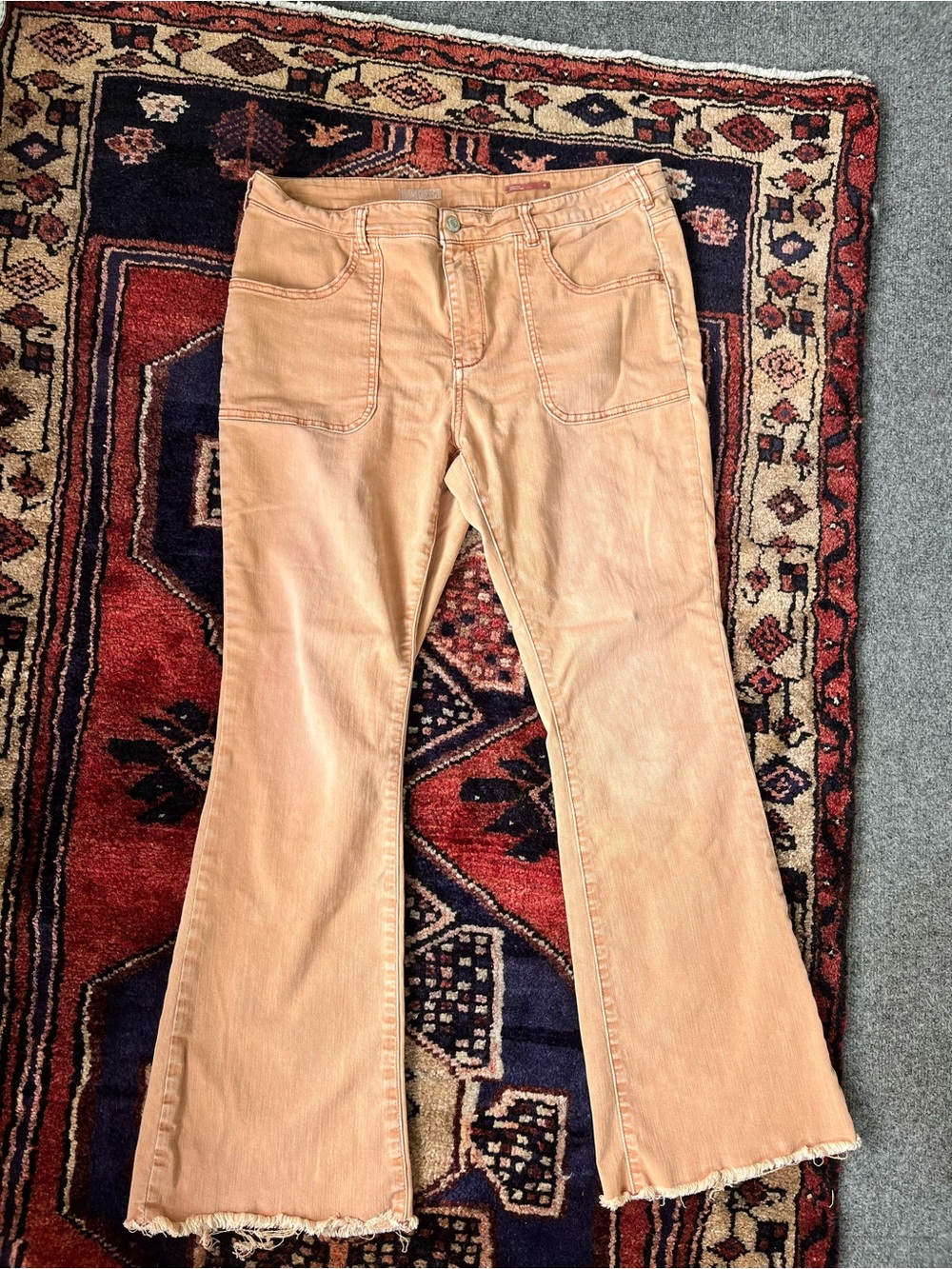 Pilcro Midrise Icon flare jean, peach